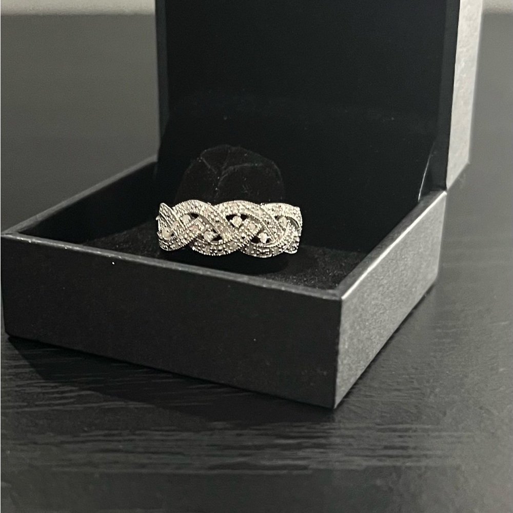 Women’s 1/8 carat T.W. Sterling silver and diamond bridal ring